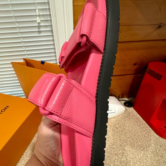 Louis Vuitton adorable pink mule sandals slides. size 8 US. Excellent condition. - Picture 6 of 16